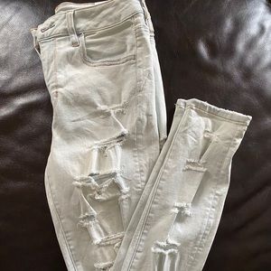 American Eagle Light Wash Distressed Jeggings NWT
